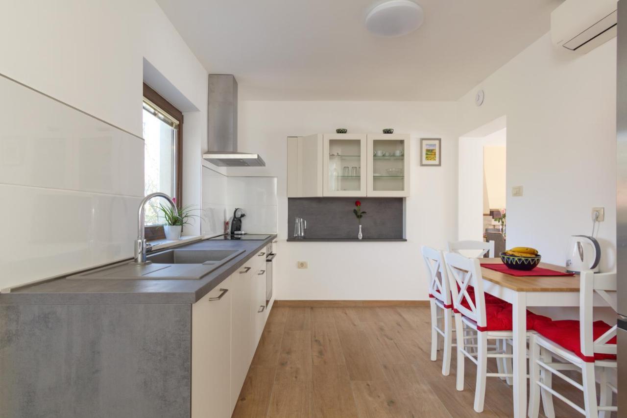 Apartmani Ravan Cernik  エクステリア 写真
